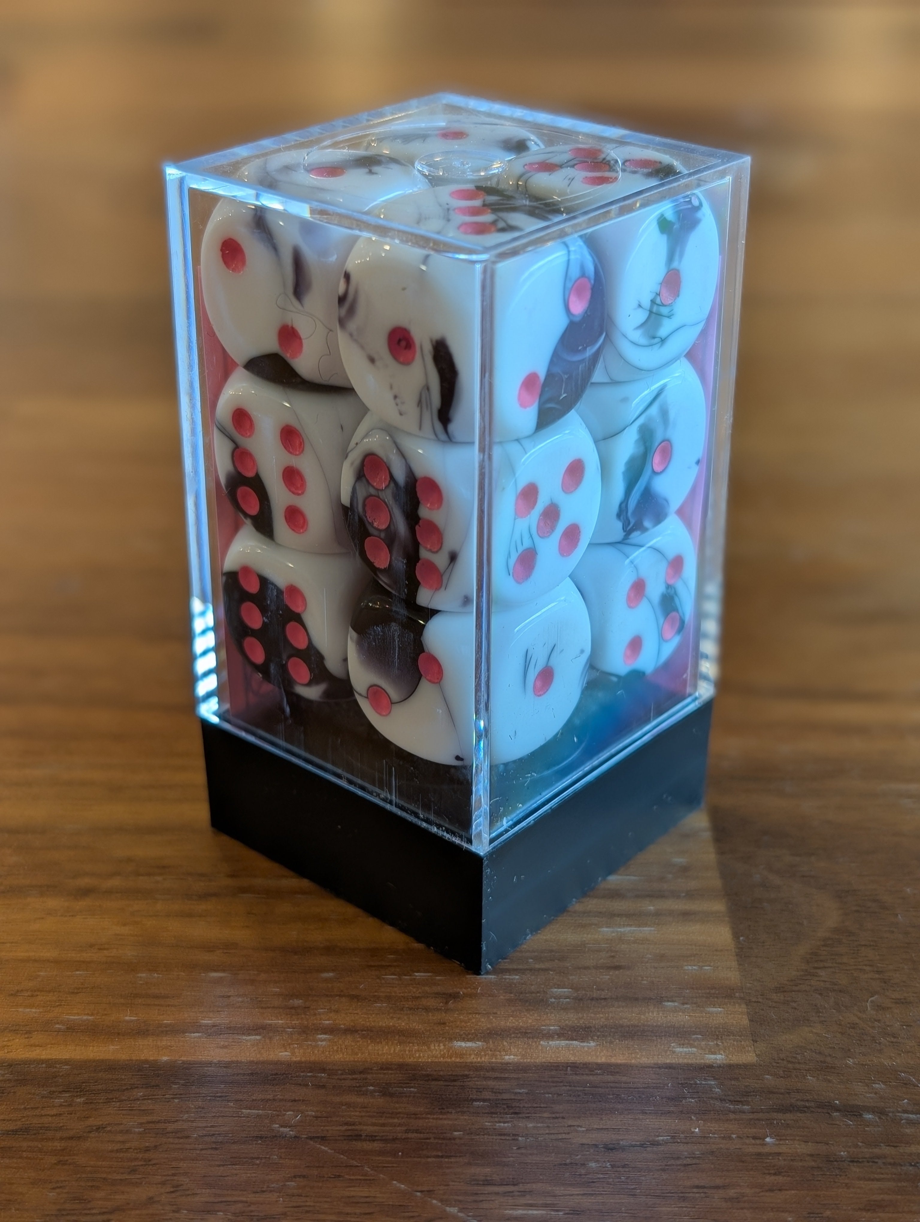 Chessex Black-White (Pink) 16mm