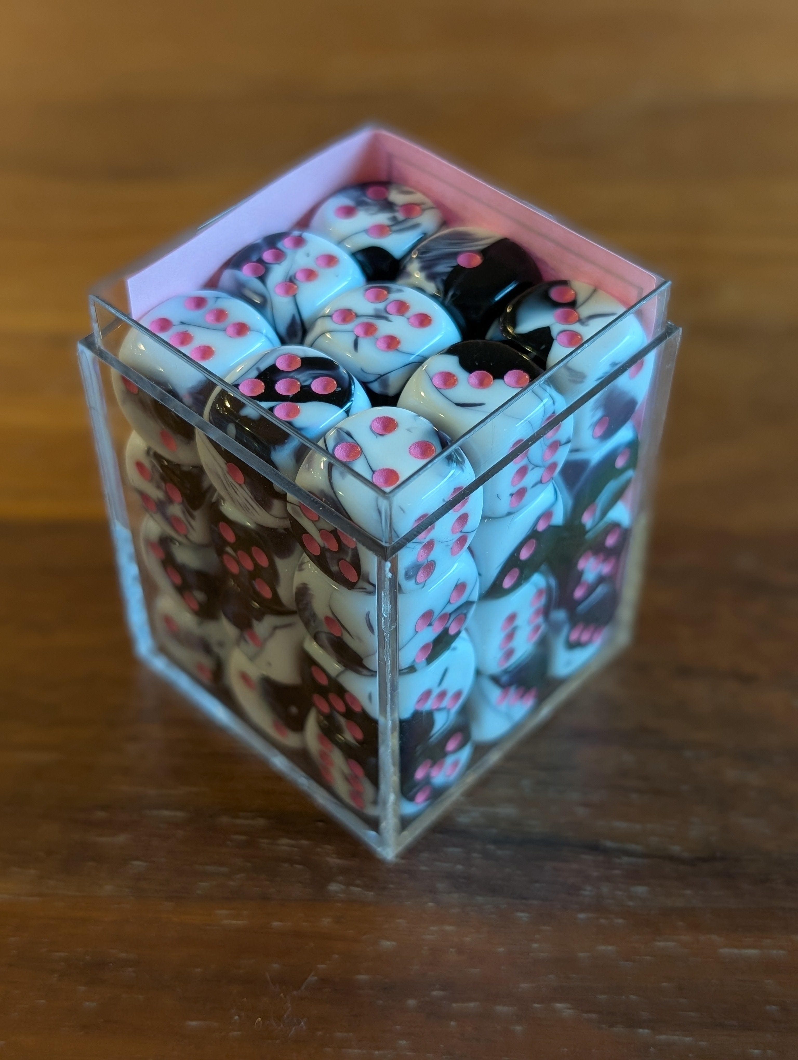 Chessex Black-White (Pink)