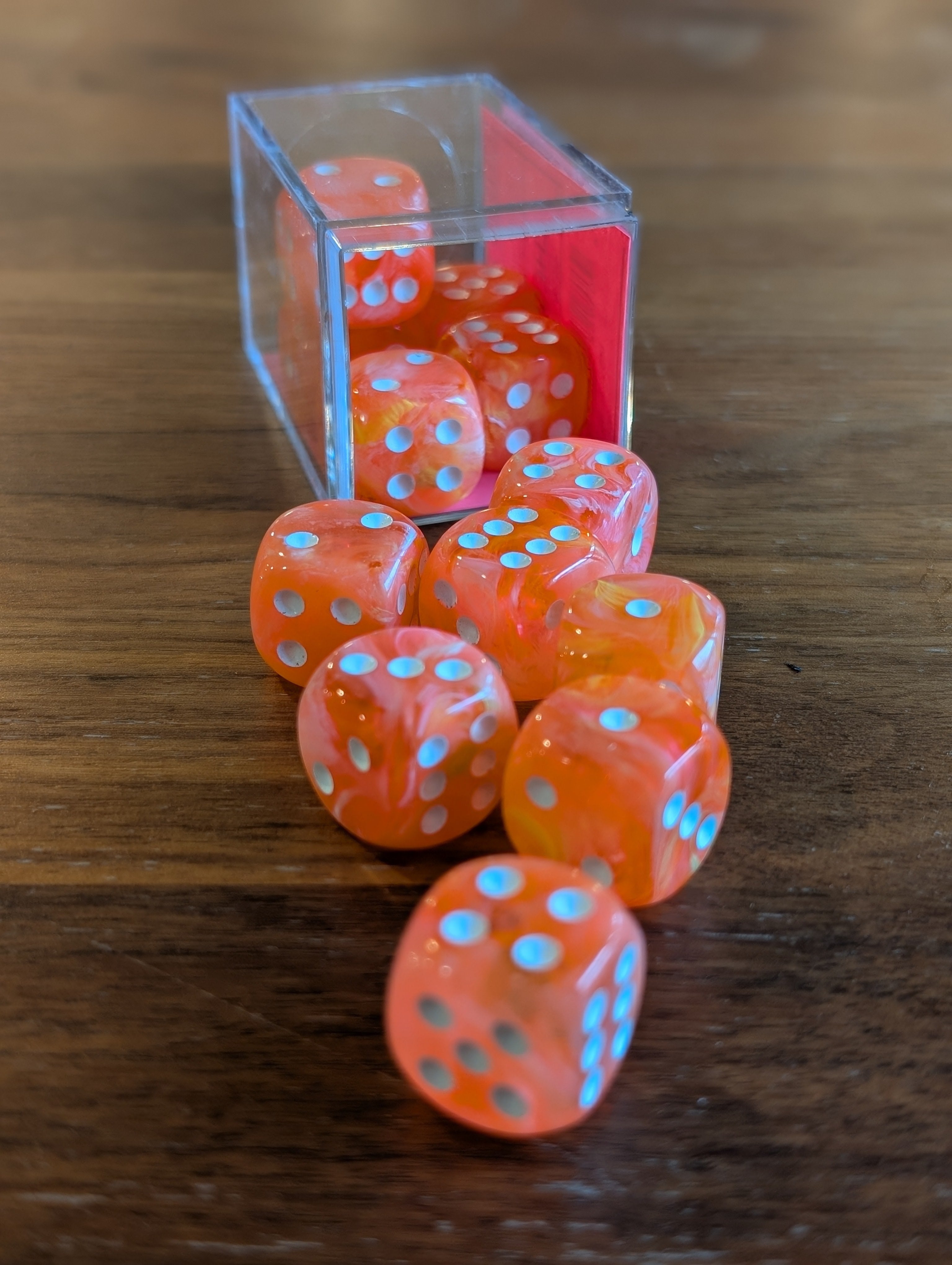 Chessex Dahlia (White) 16mm